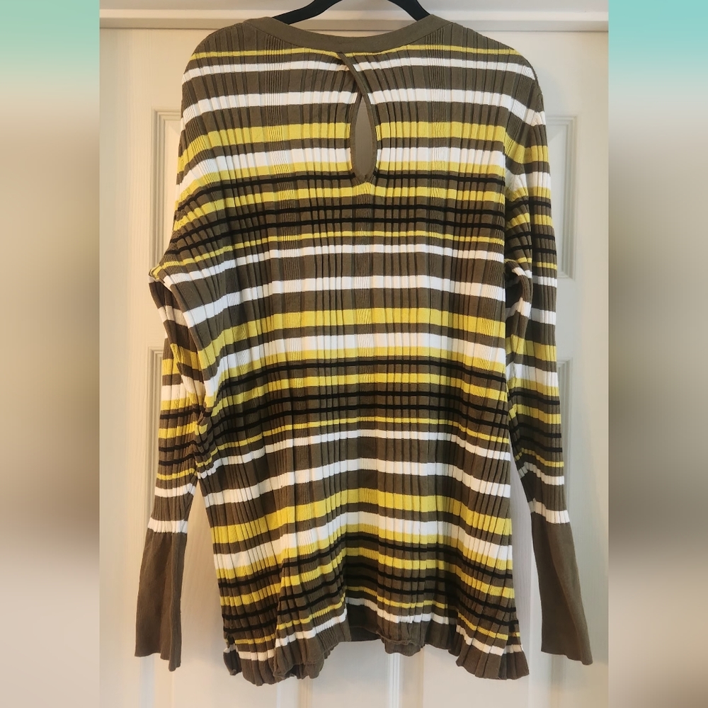 Sweater - Picture 3 of 3